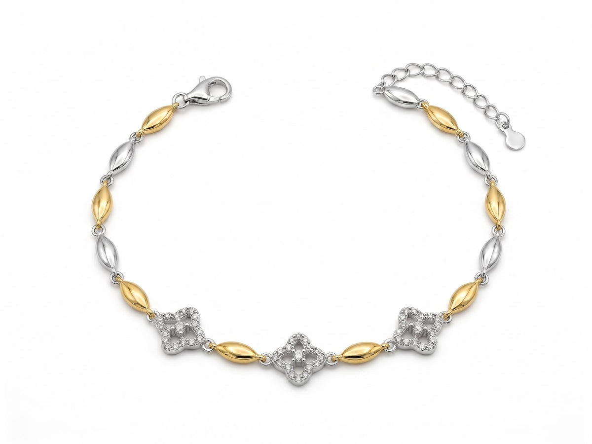 Silvme Box Chain Bracelet with its softly polished 925 sterling silver surface, timeless everyday elegance
