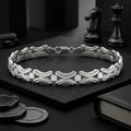Link pattern and surface detail across the open arc link bracelet by Silvme
