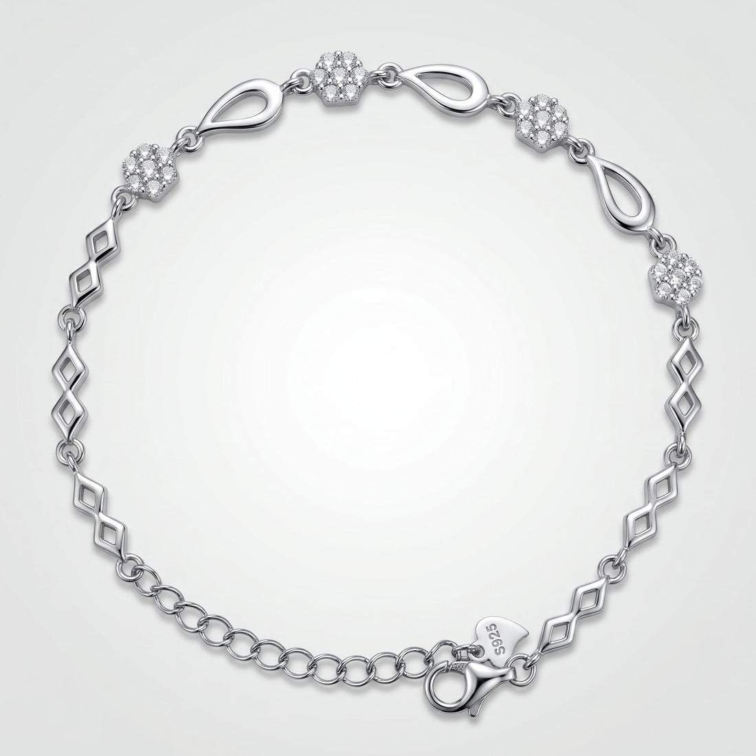 Infinity Link design detail on the Silvme Infinity Link Bracelet, crafted in polished 925 sterling silver