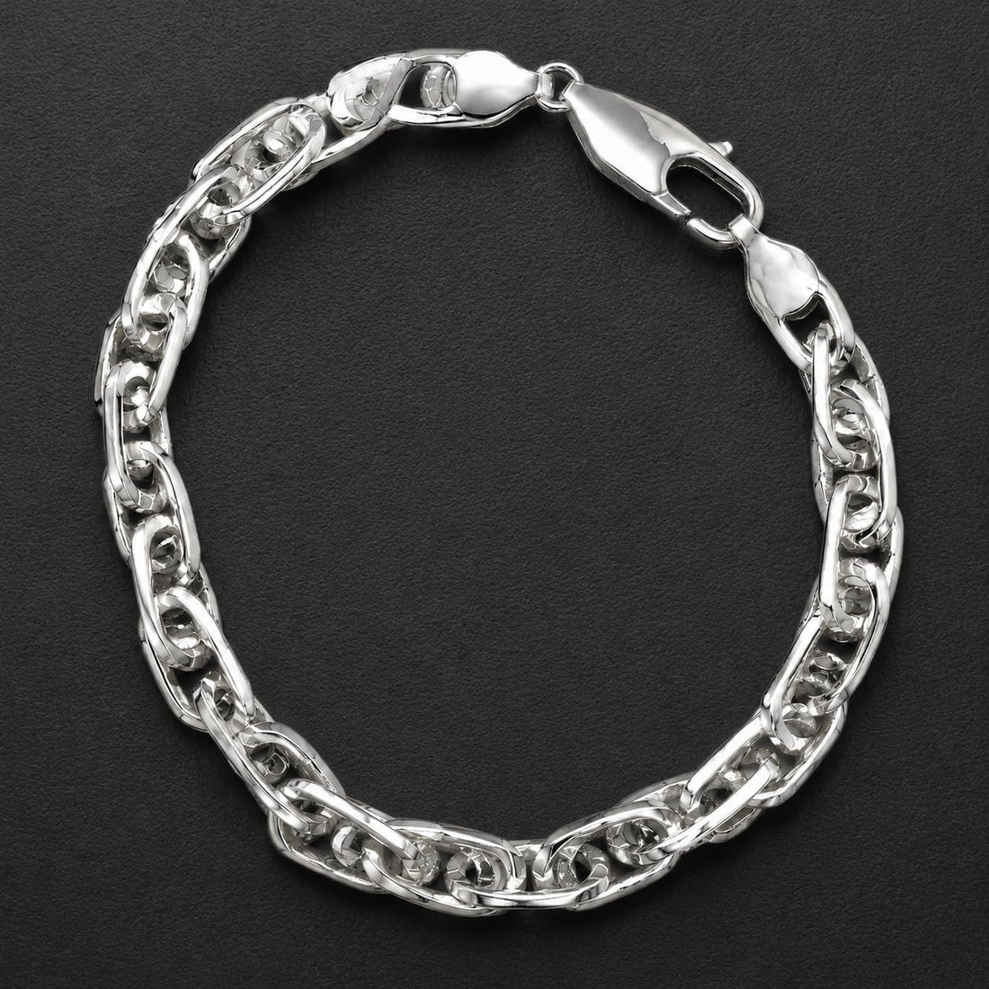 Close-up of heavy interlocking links with a twisted, rope-like build on the Silvme chunky twisted link bracelet