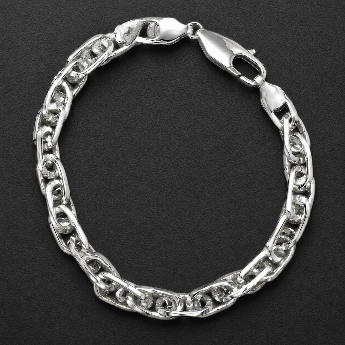 Close-up of heavy interlocking links with a twisted, rope-like build on the Silvme chunky twisted link bracelet