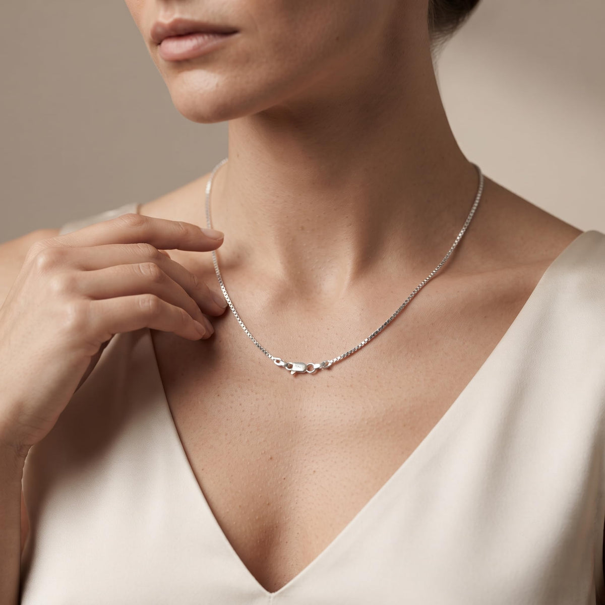 925 silver box link chain for women and men from Silvme, around 3.79 g on the scale