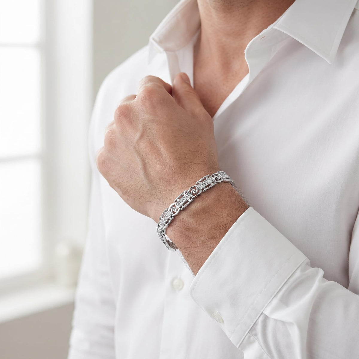 End links and fastening detail on the Silvme slim textured link bracelet