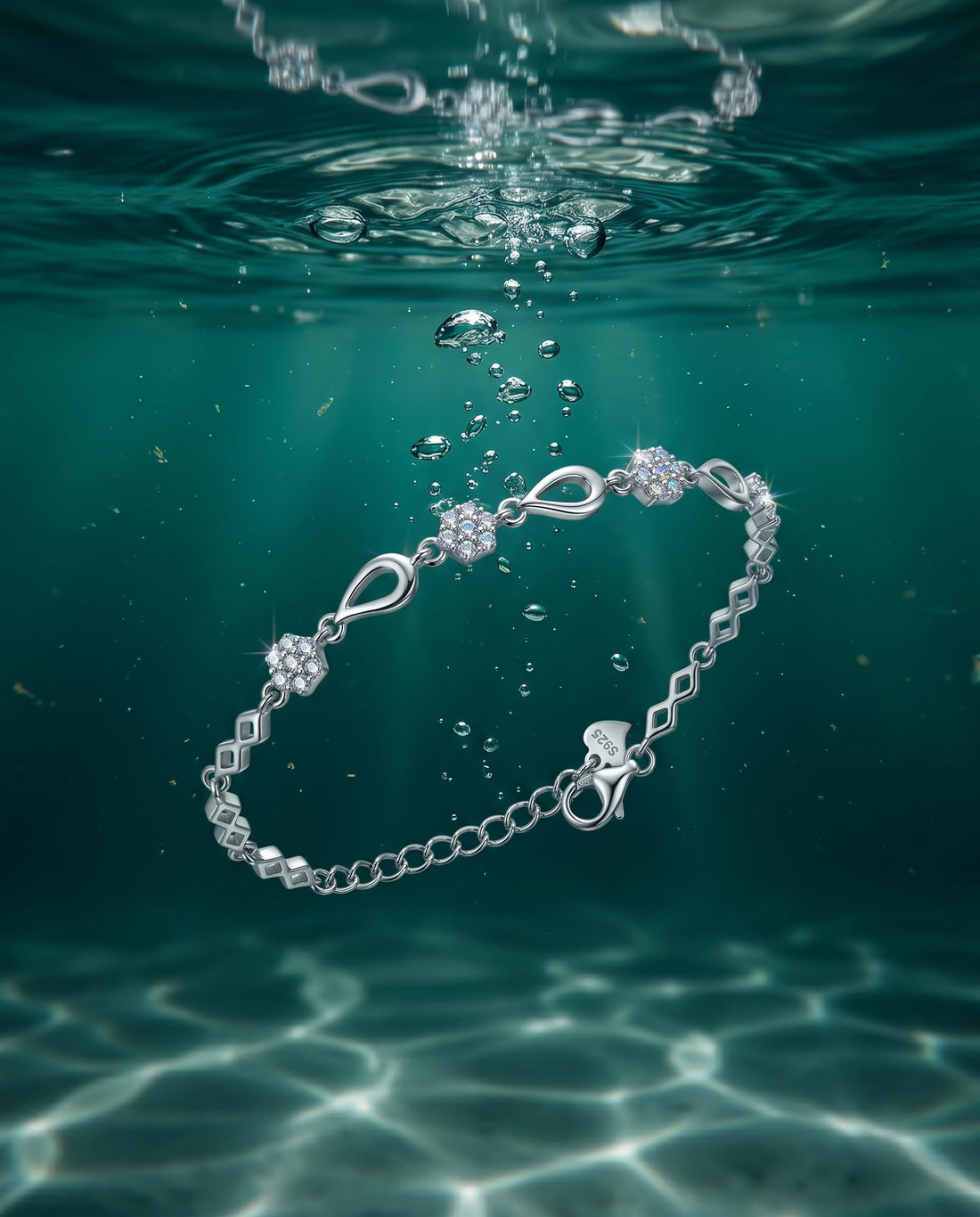 Infinity Link design detail on the Silvme Infinity Link Bracelet, crafted in polished 925 sterling silver