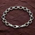 Lobster clasp and end links on the Silvme rope-cut rolo chain bracelet