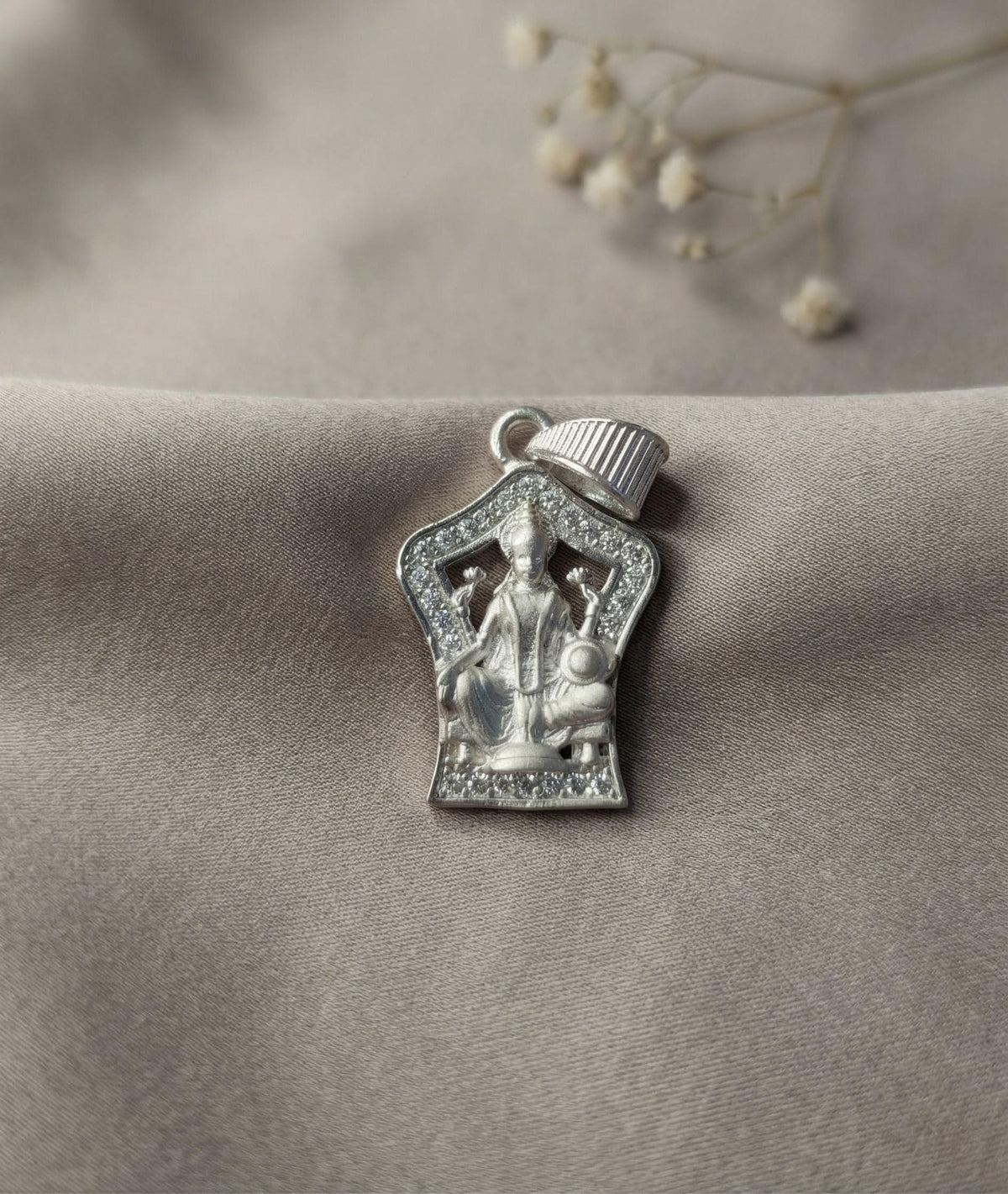 925 sterling silver 925 purity on the Silvme Devi Lakshmi Pendant in 925 sterling silver, luxury silver design