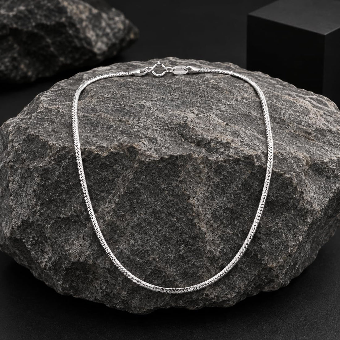 925 sterling silver rhodium-plated chain by Silvme, weighing about 3.92 g, clasp included