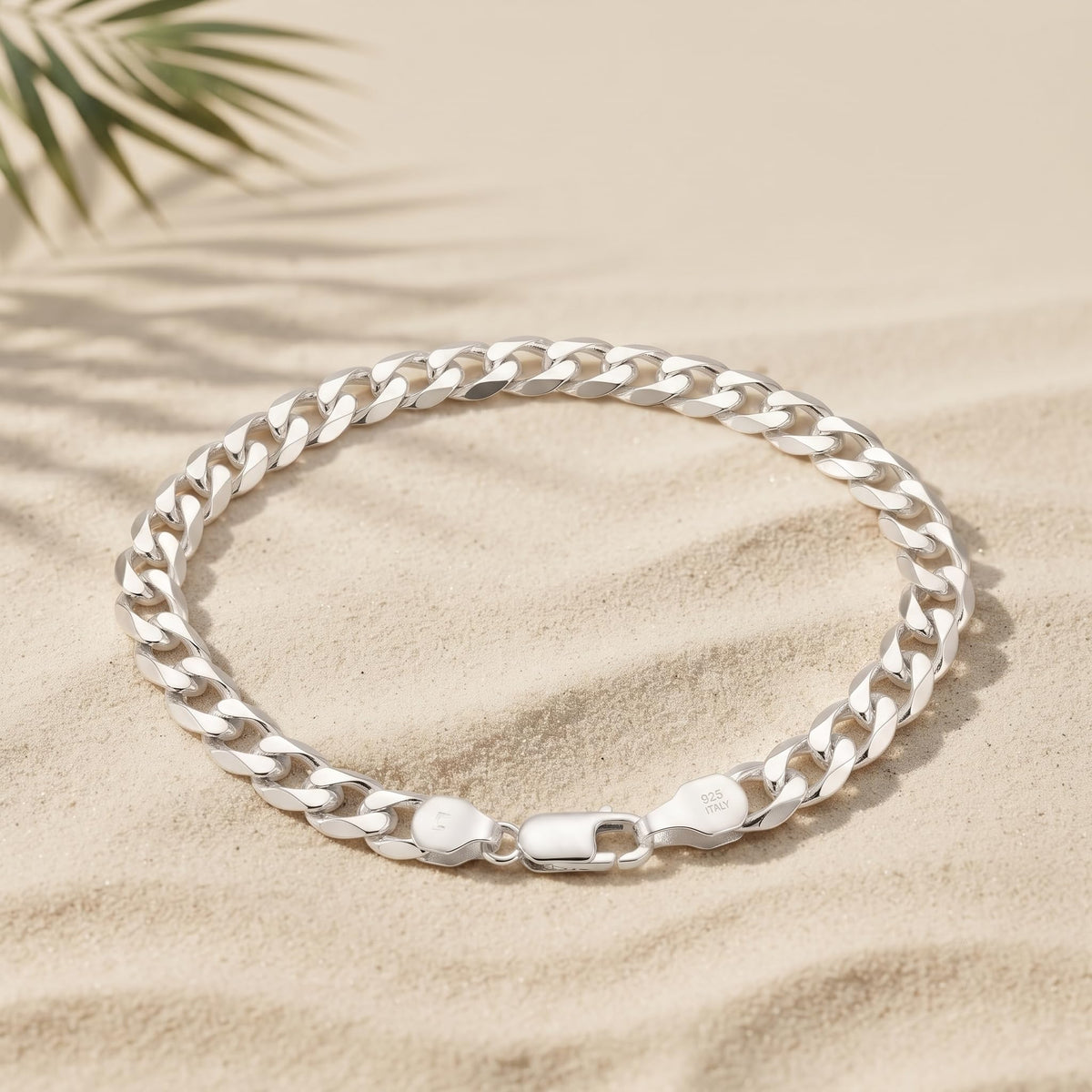 End links and fastening detail on the Silvme polished curb chain bracelet