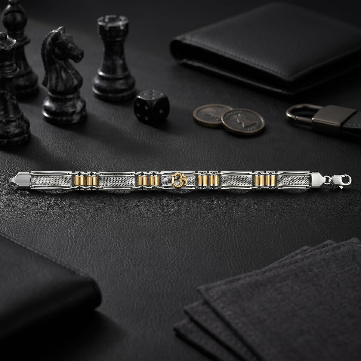 Link pattern and surface detail across the two-tone bar link bracelet by Silvme