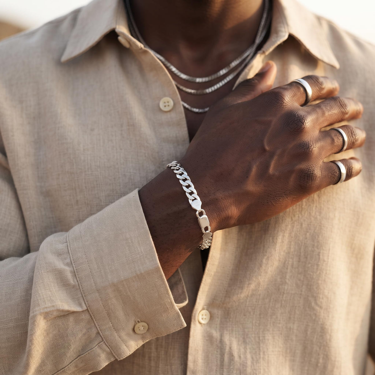 Close-up of a close, weighty curb chain with a clean squared profile on the Silvme heavy curb chain bracelet