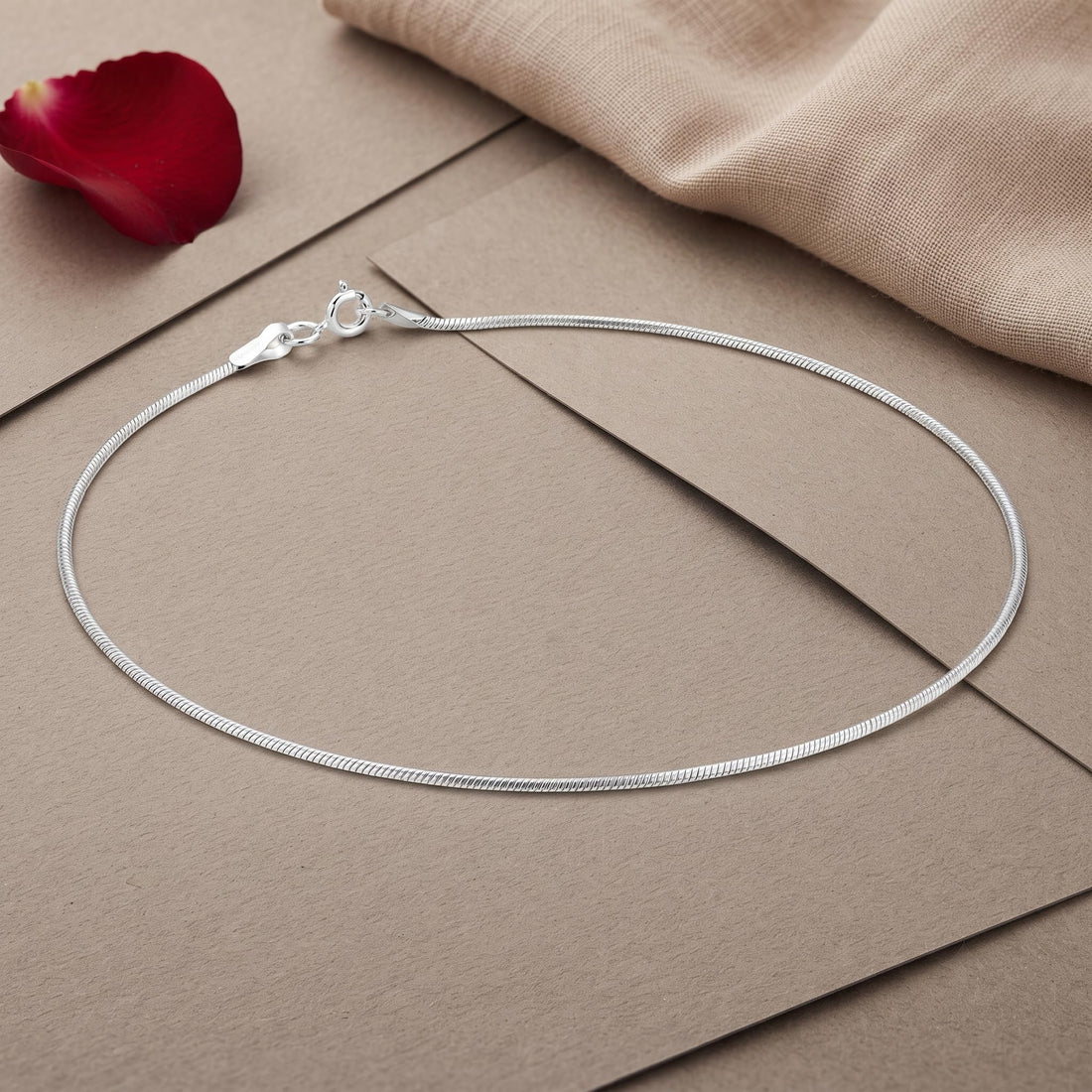 Sterling silver rhodium-plated chain by Silvme, made for women and men, close to 3.59 g in weight