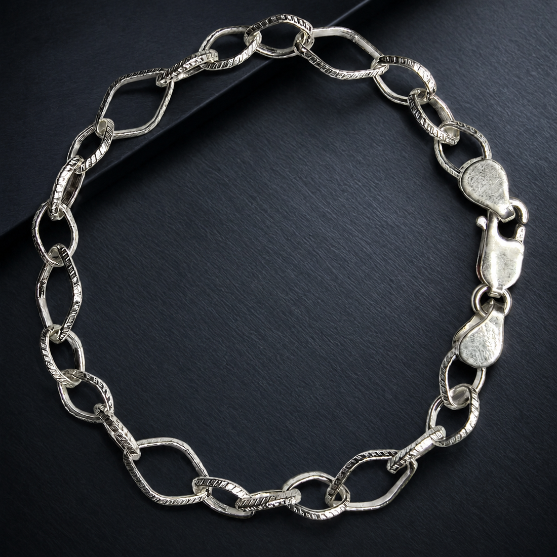 925 Sterling Silver Men's Diamond-Cut Textured Link Bracelet (21 cm)