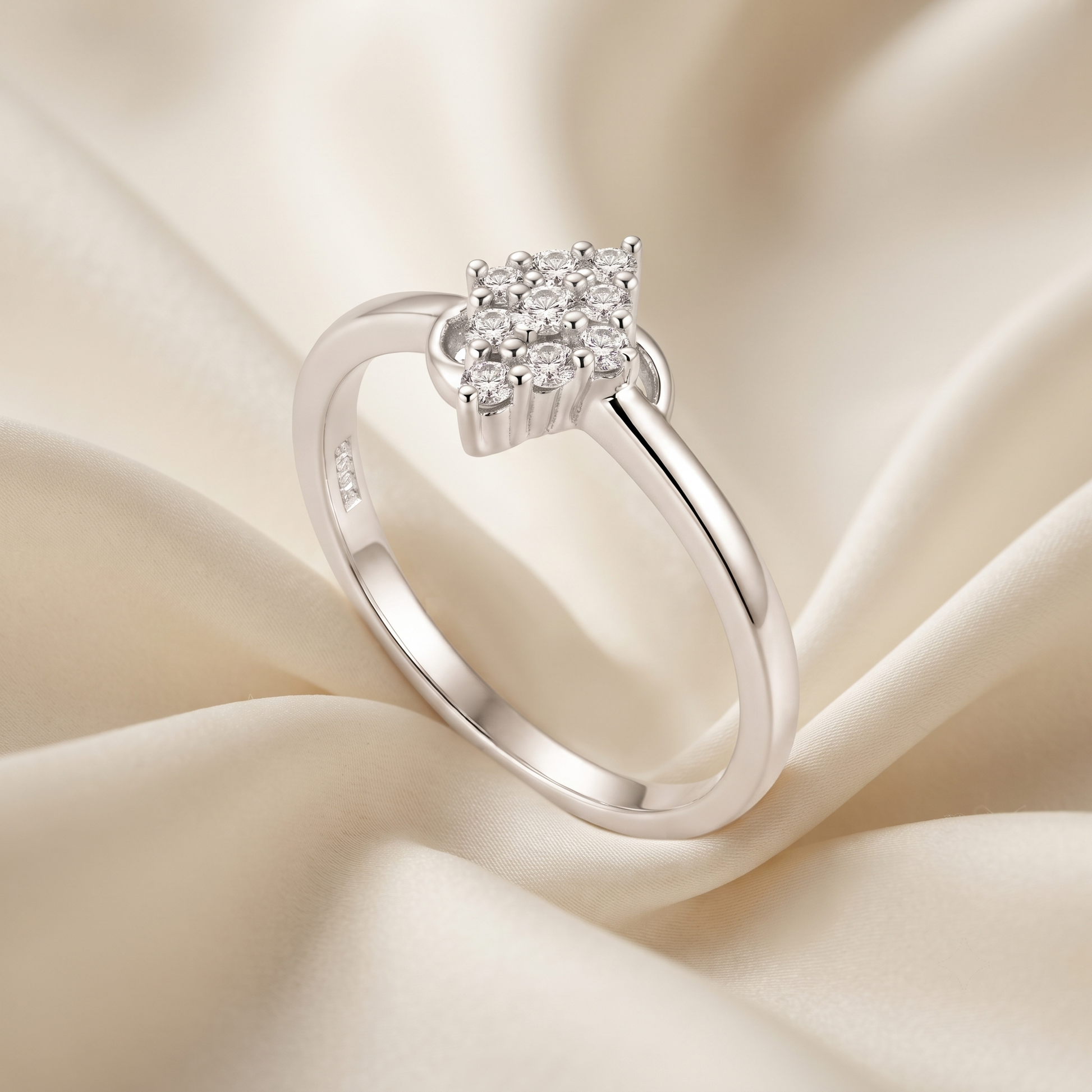 Silvme Navette Leaf Cluster 925 sterling silver ring for women set with cubic zirconia — macro close-up