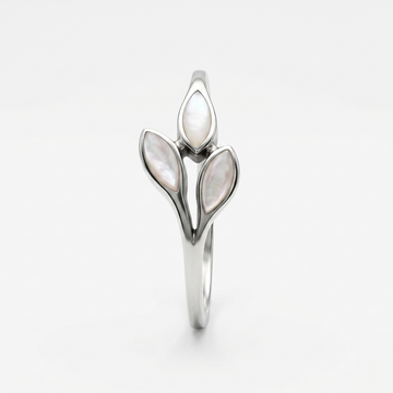 Silvme Pearlescent Three-Leaf 925 sterling silver ring for women with a pearl-effect accent — front view on white background