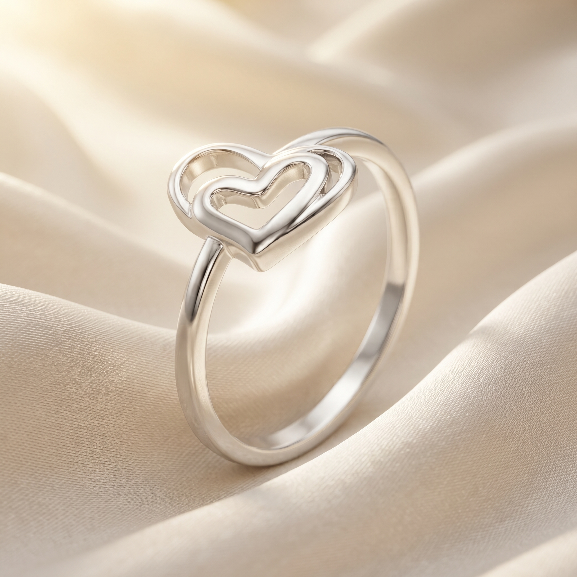 Silvme Interlocking Triple Heart 925 sterling silver ring for women — macro close-up