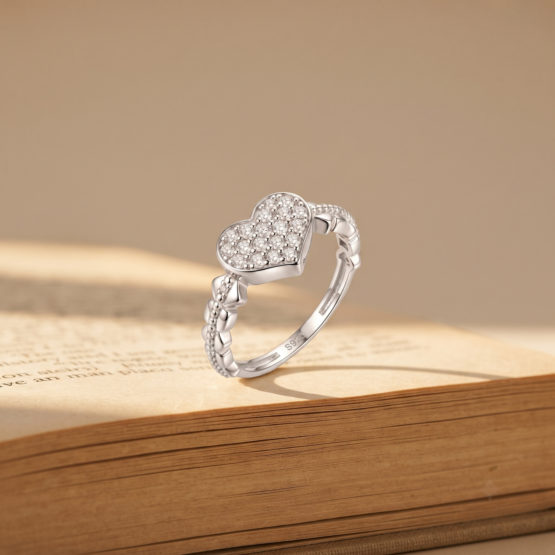 Silvme Pavé Heart Cluster 925 sterling silver ring for women set with cubic zirconia — macro close-up