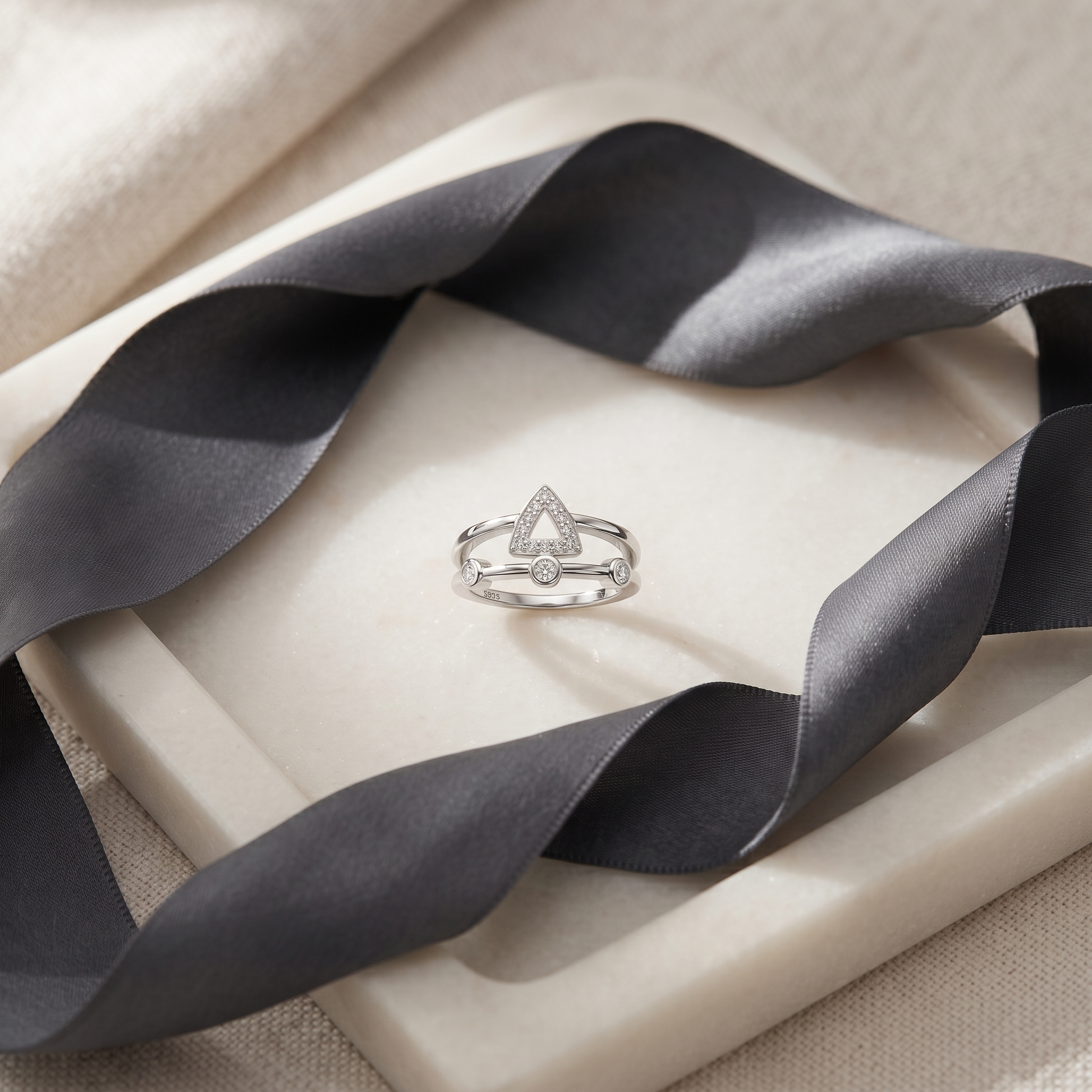 Silvme Geometric Triangle Bezel 925 sterling silver ring for women set with cubic zirconia — close-up detail