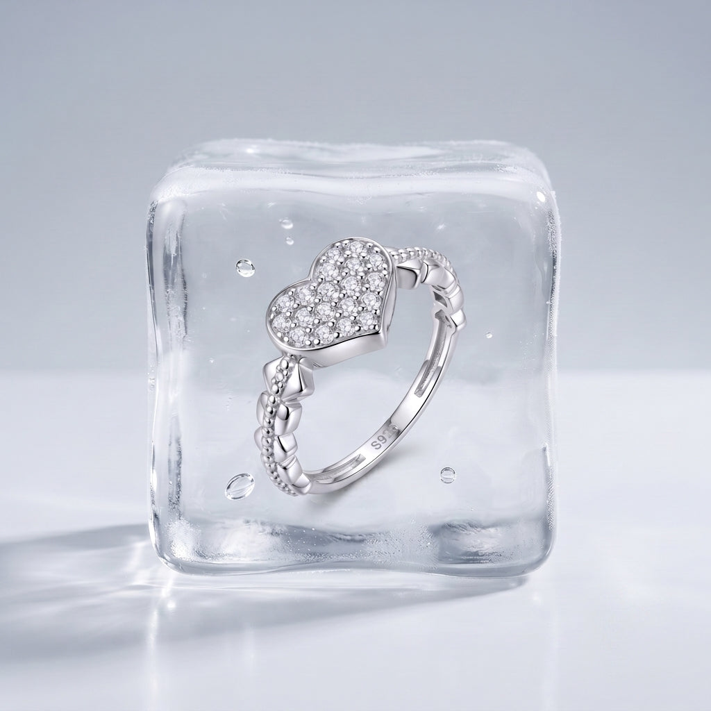 Silvme Pavé Heart Cluster 925 sterling silver ring for women set with cubic zirconia — close-up detail