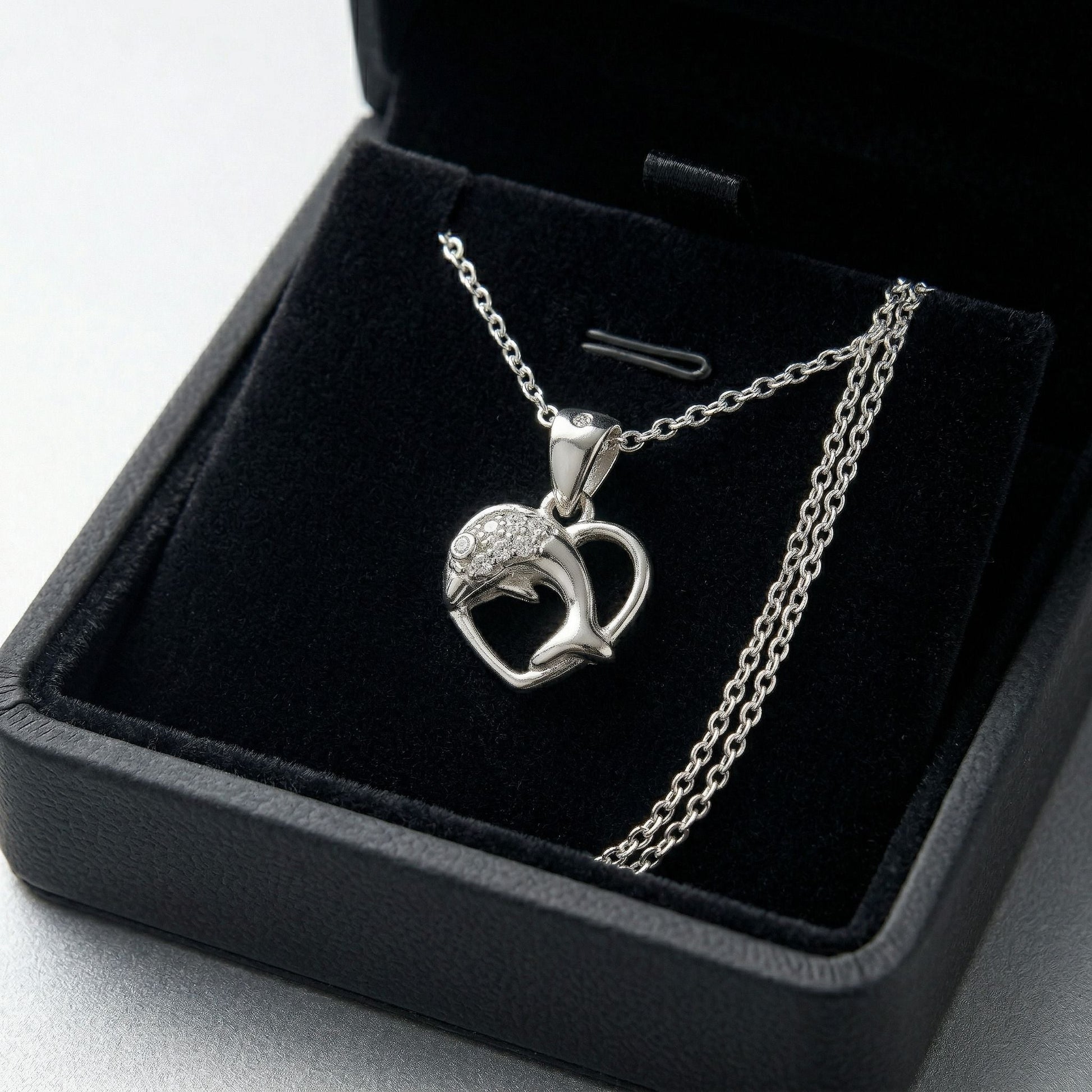 925 sterling silver 925 purity on the Silvme Dolphin Heart Pendant in 925 silver, refined silver accessory